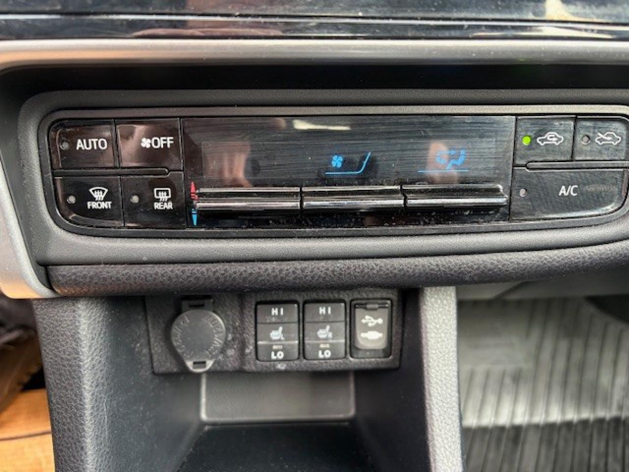 2018 Toyota Corolla LE (CVTi-S) 4dr Sedan Photo