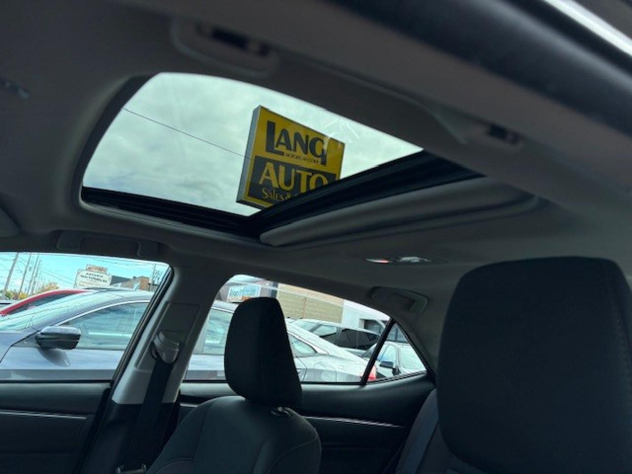 2018 Toyota Corolla LE (CVTi-S) 4dr Sedan Photo