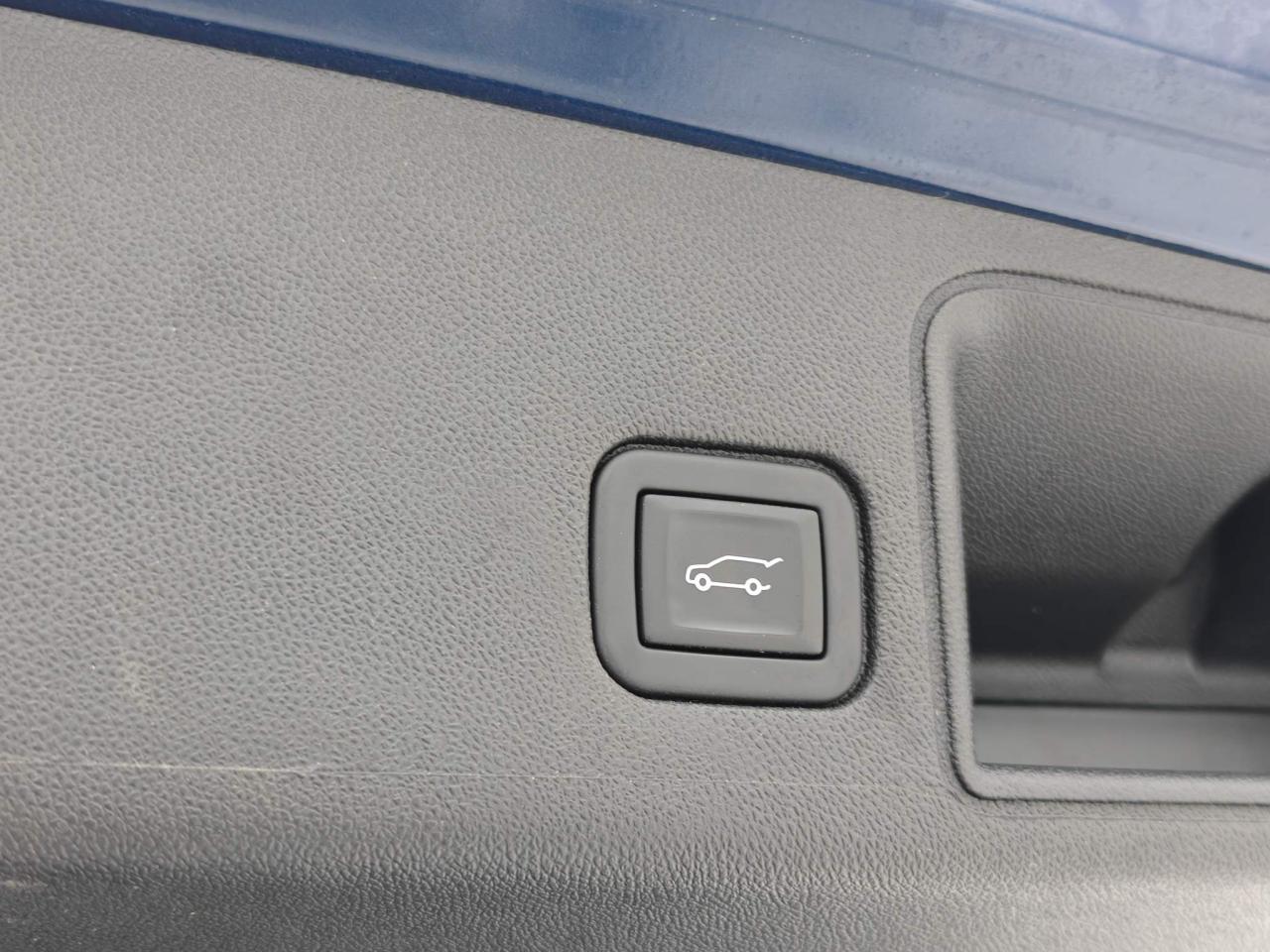 2023 GMC Terrain SLT All-wheel Drive Photo