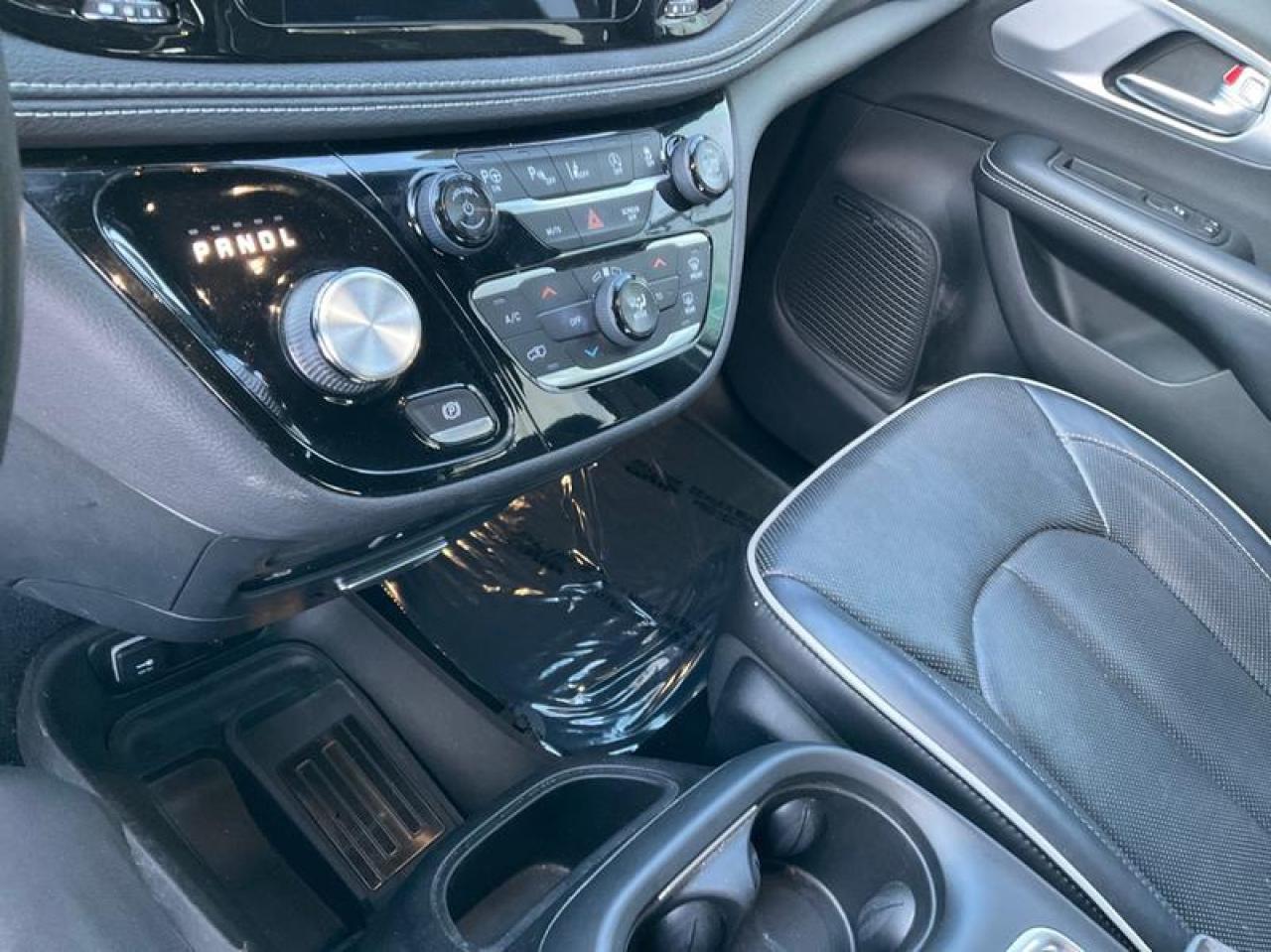 2018 Chrysler Pacifica Limited Photo4