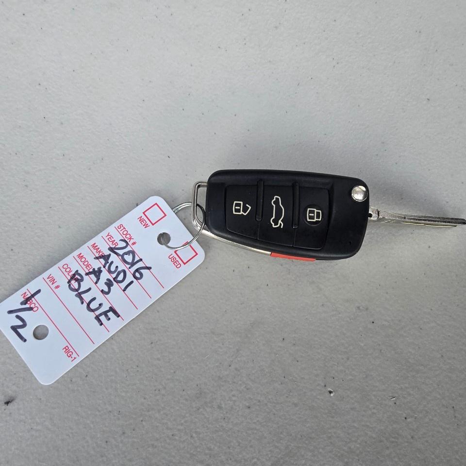 2016 Audi A3 4dr Sdn quattro 2.0T Komfort Photo