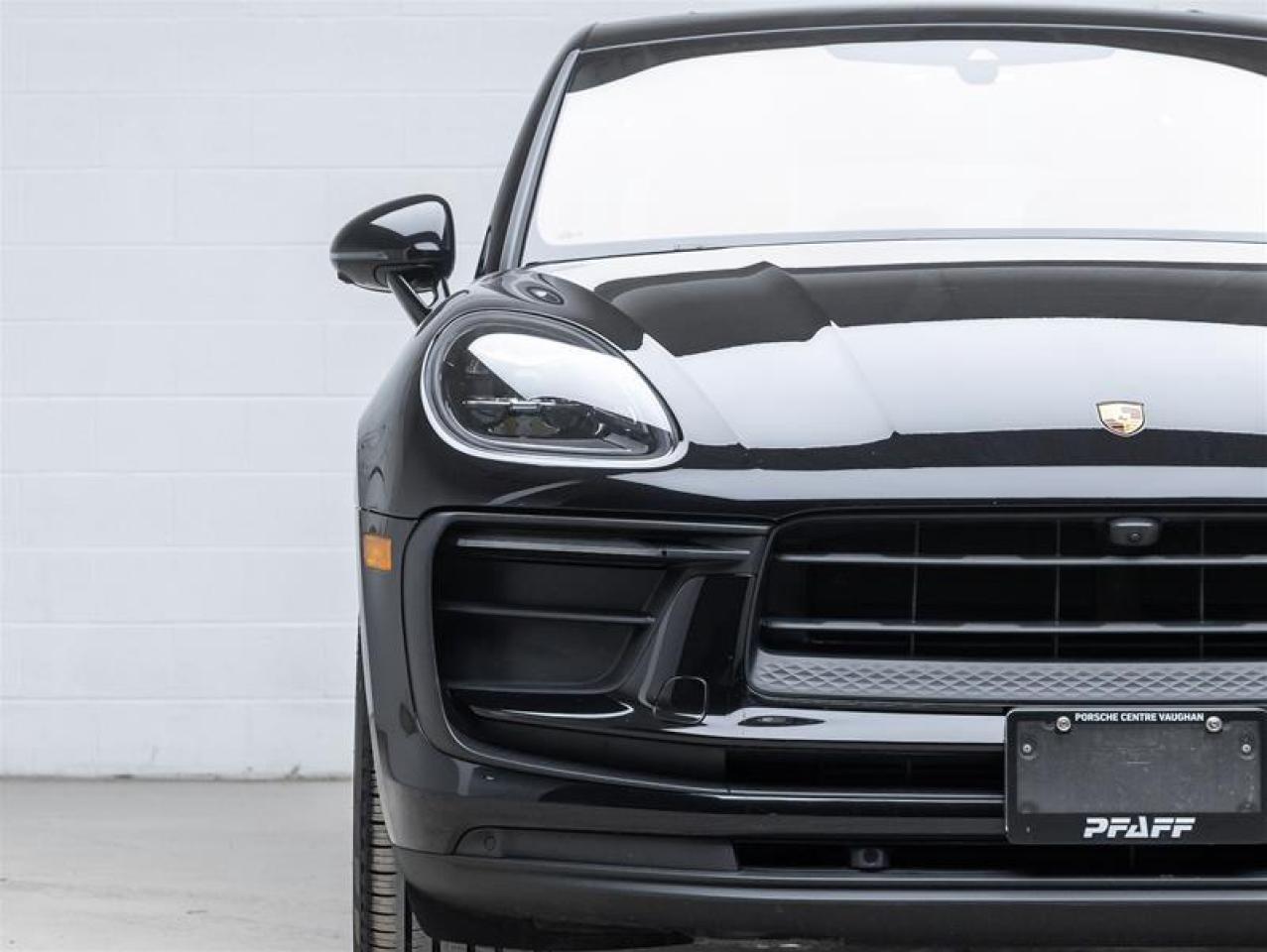 2023 Porsche Macan  Photo2