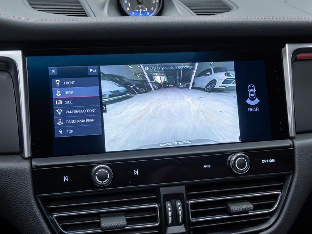 2023 Porsche Macan  Photo