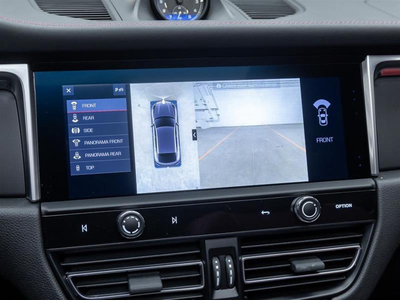 2023 Porsche Macan  Photo