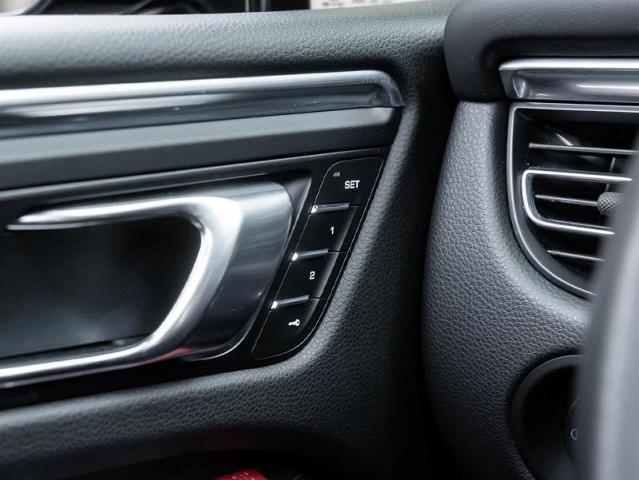 2023 Porsche Macan  Photo