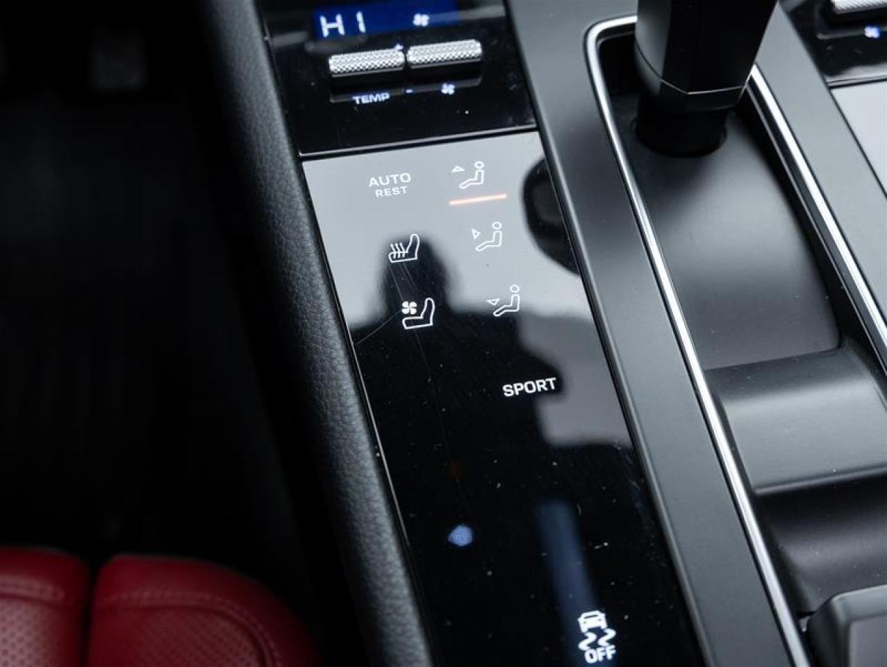 2023 Porsche Macan  Photo