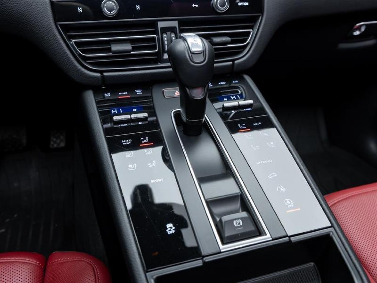 2023 Porsche Macan  Photo