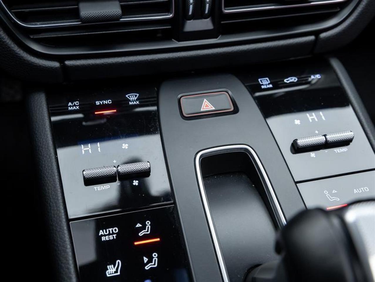 2023 Porsche Macan  Photo