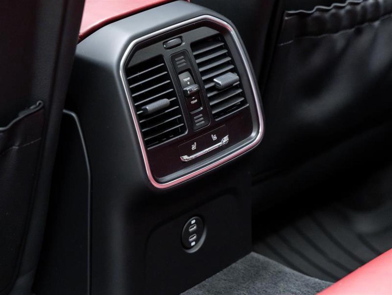 2023 Porsche Macan  Photo