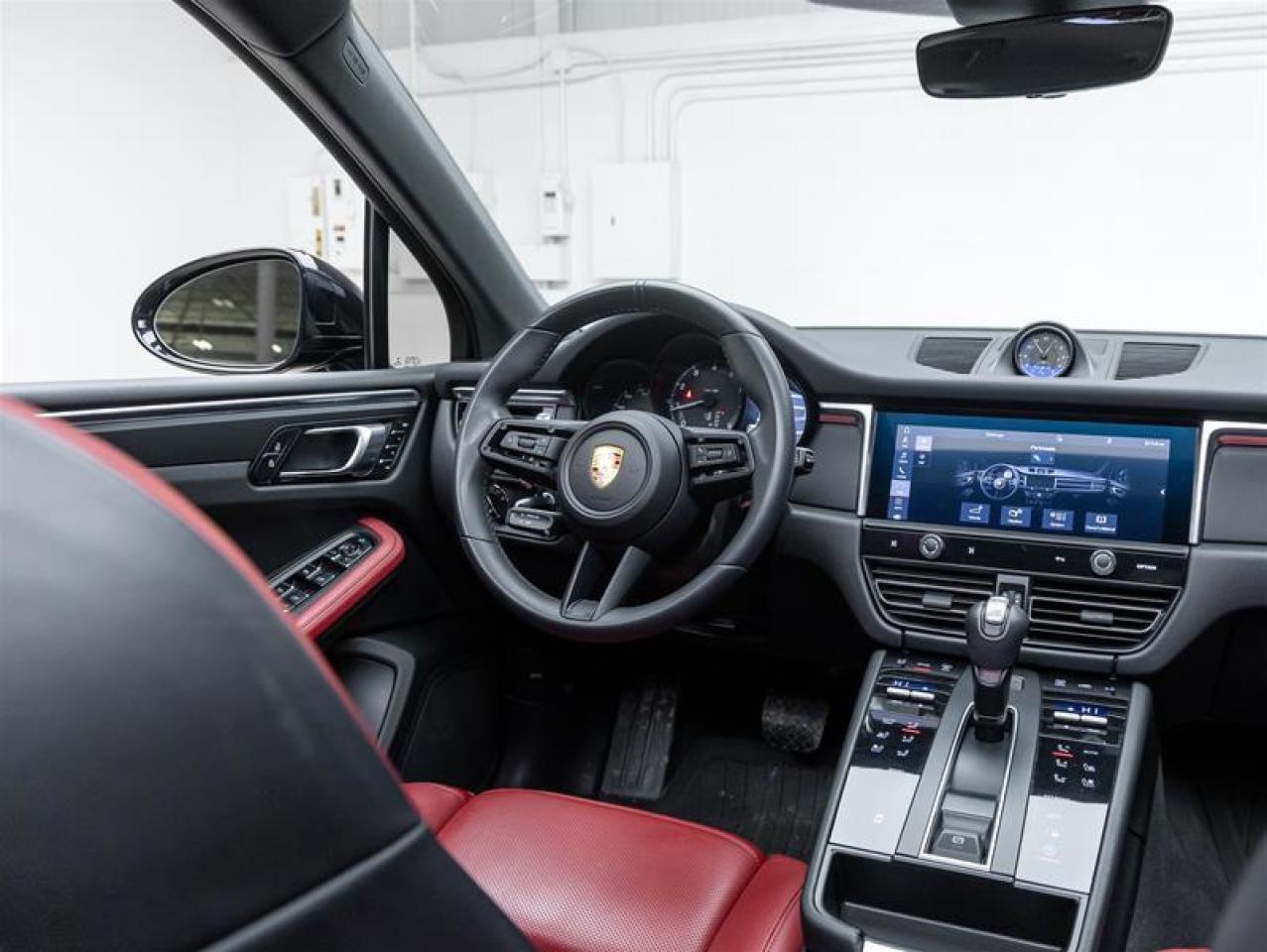 2023 Porsche Macan  Photo