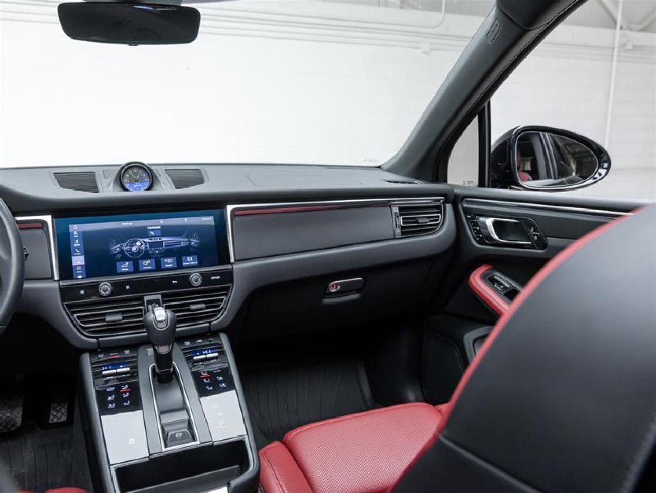 2023 Porsche Macan  Photo