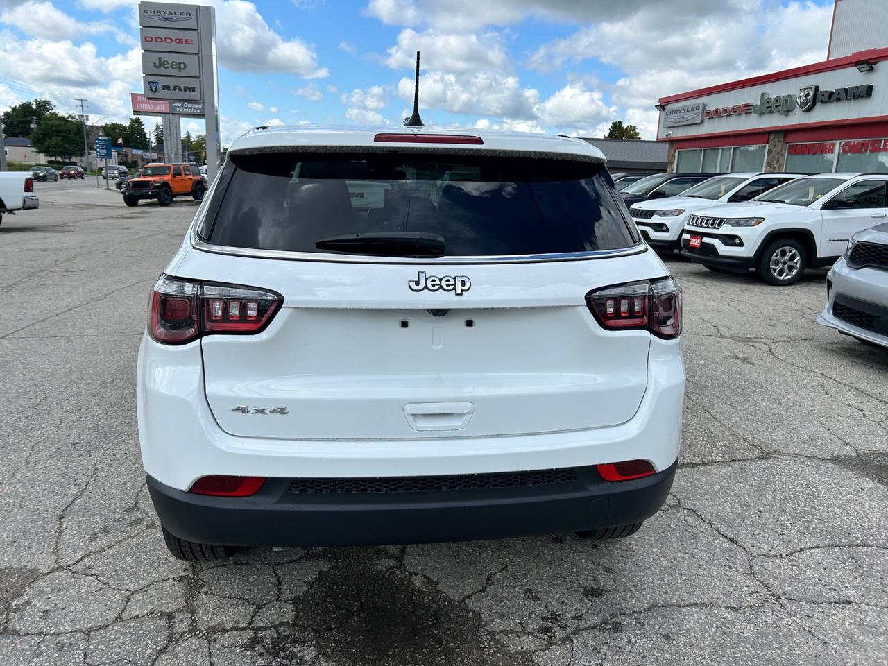 2025 Jeep Compass Sport 4dr 4x4 Photo