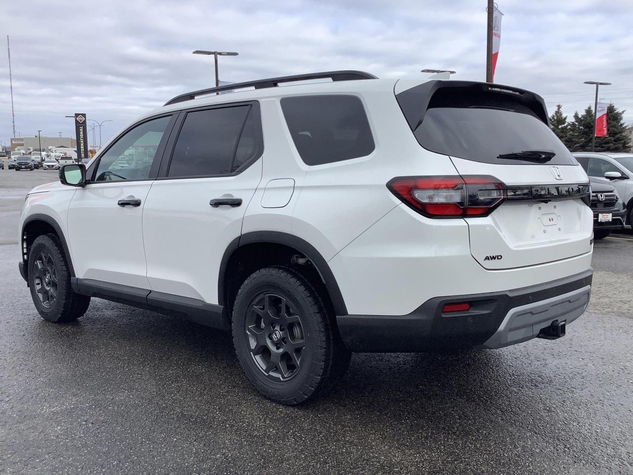 2025 Honda Pilot TrailSport 4dr All-Wheel Drive Photo3