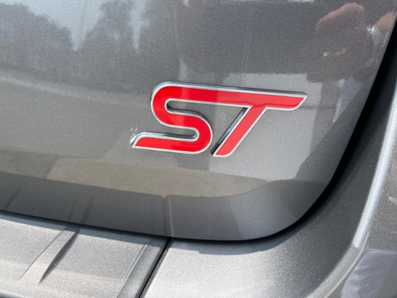 2022 Ford Explorer ST Photo