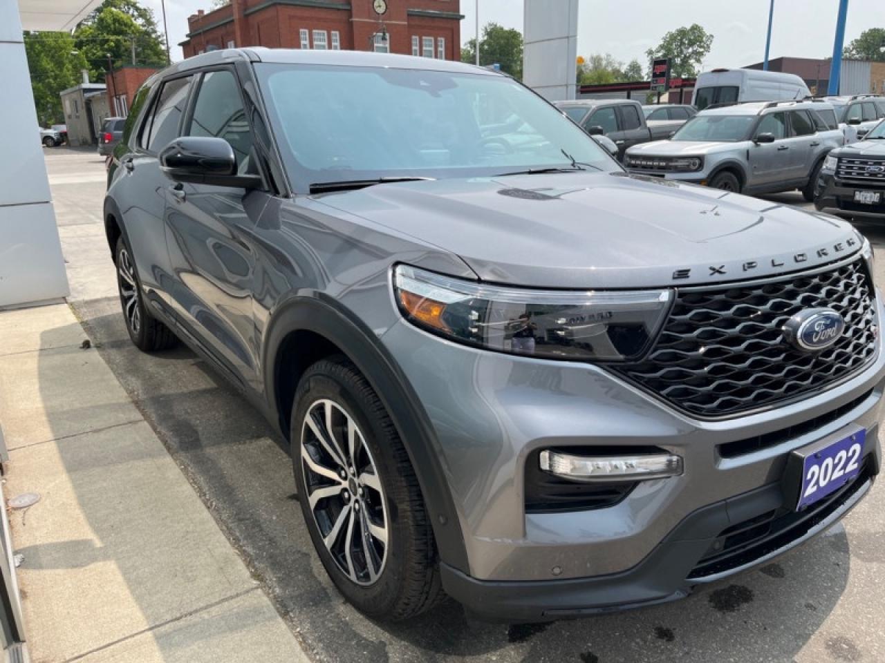 2022 Ford Explorer ST Photo