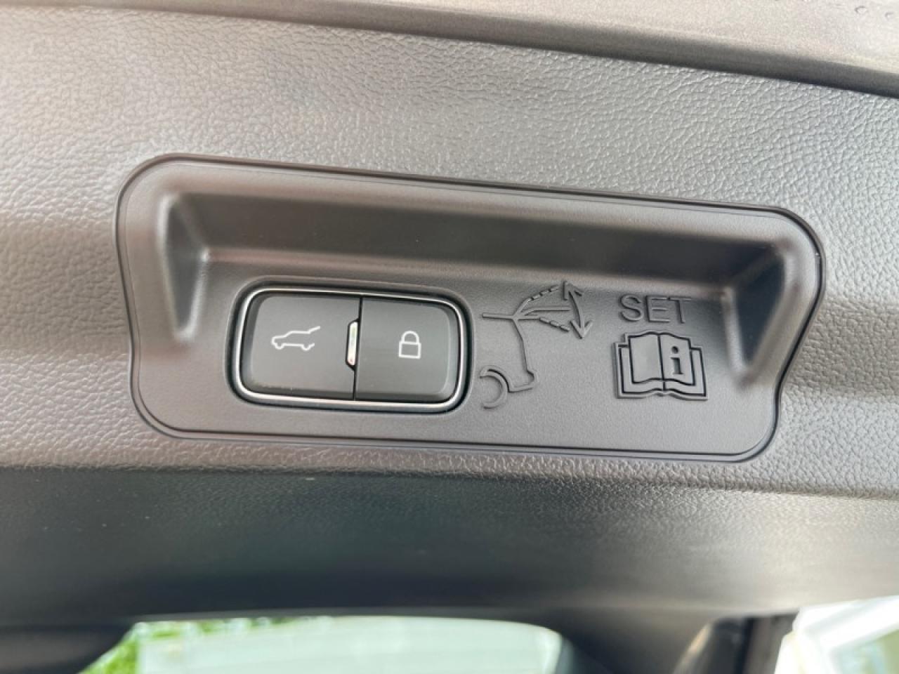 2022 Ford Explorer ST Photo