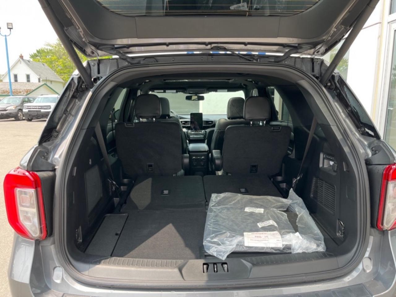 2022 Ford Explorer ST Photo