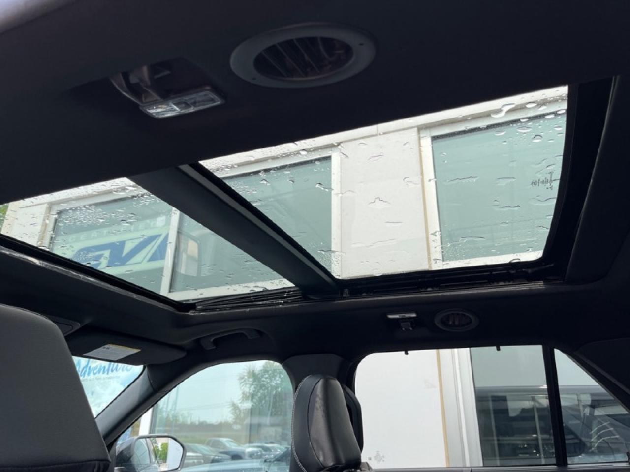 2022 Ford Explorer ST Photo