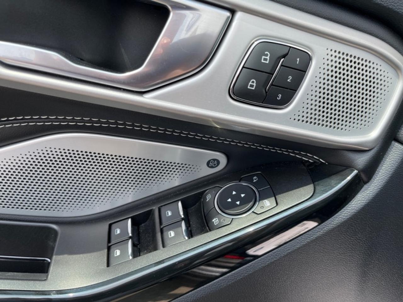 2022 Ford Explorer ST Photo