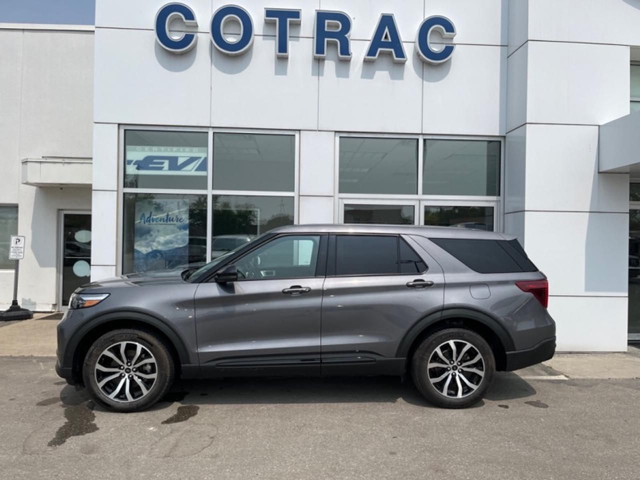 2022 Ford Explorer ST Photo2