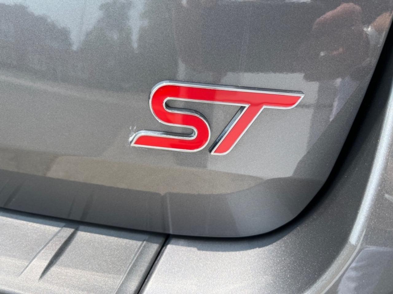 2022 Ford Explorer ST Photo