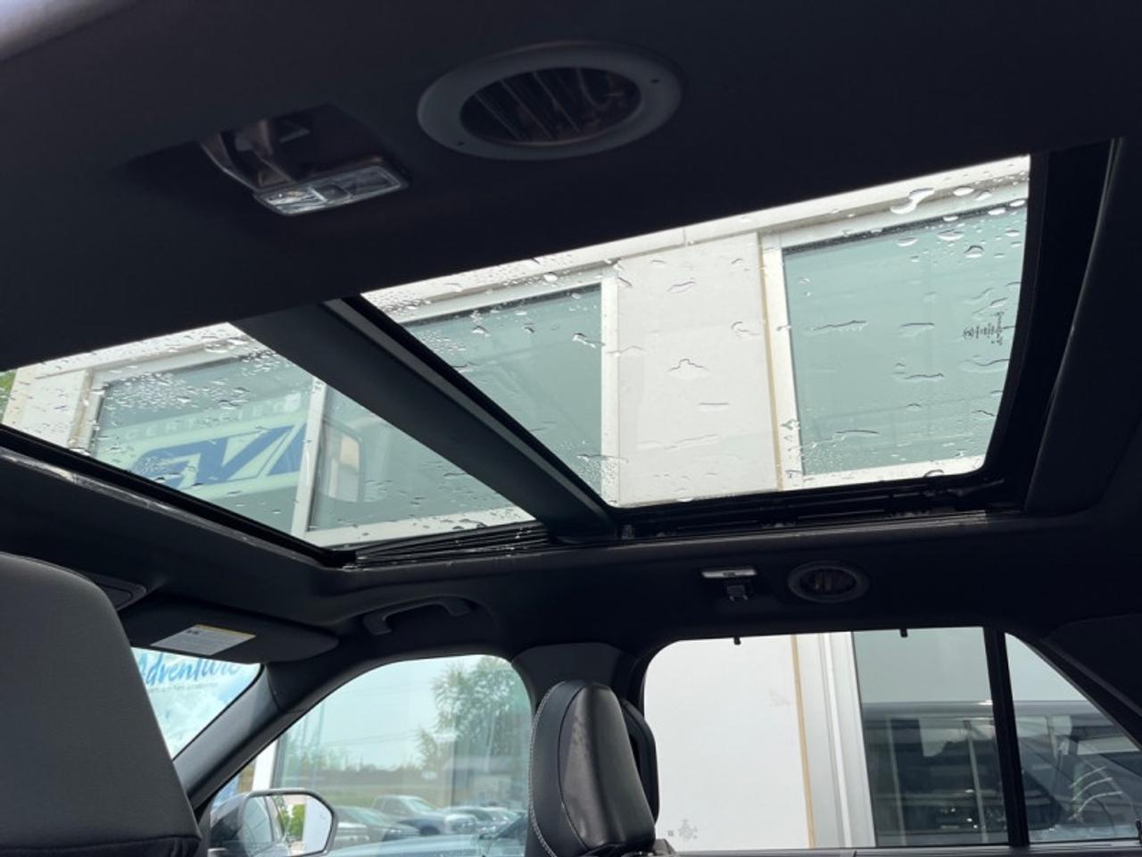 2022 Ford Explorer ST Photo