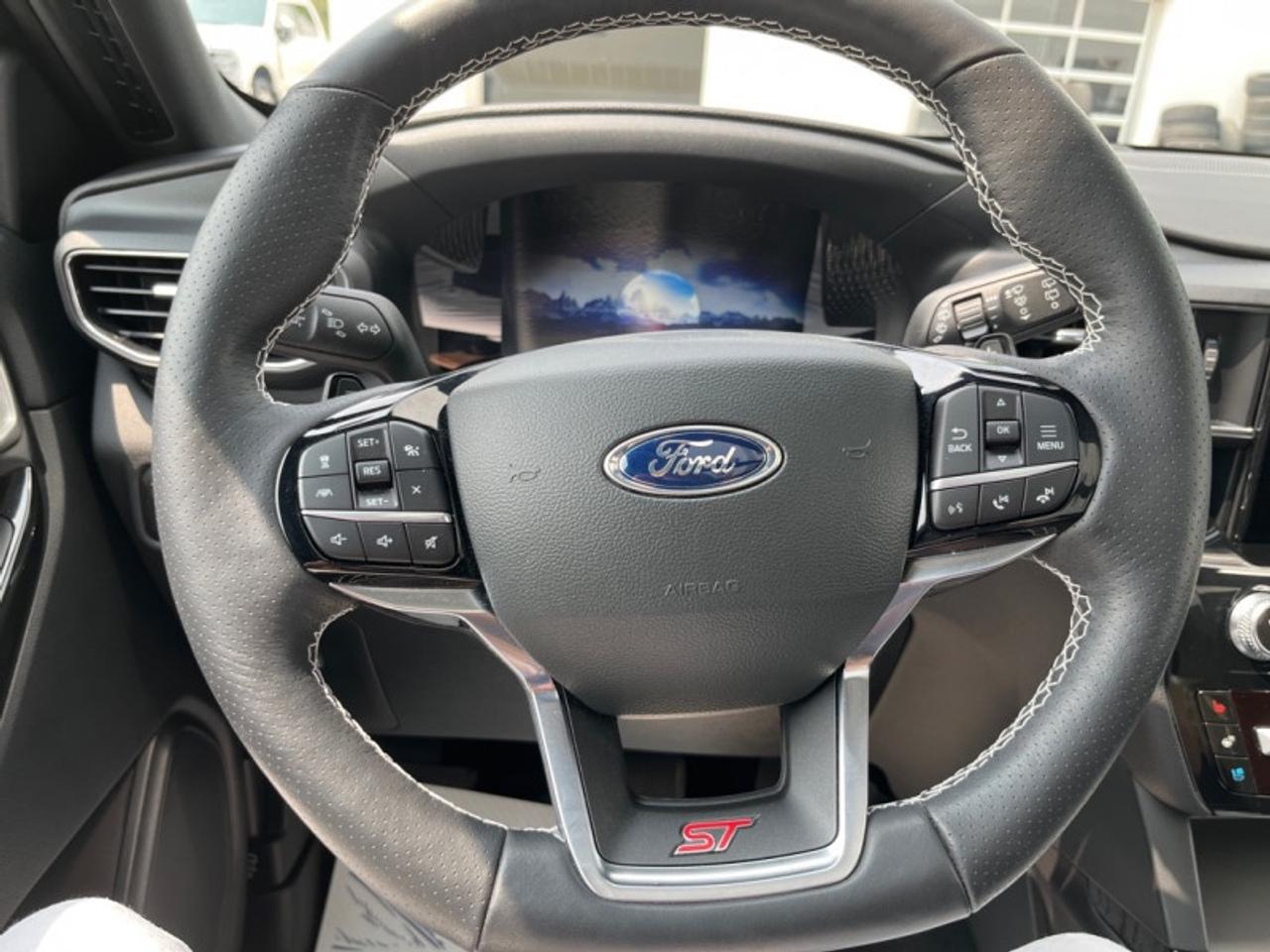 2022 Ford Explorer ST Photo