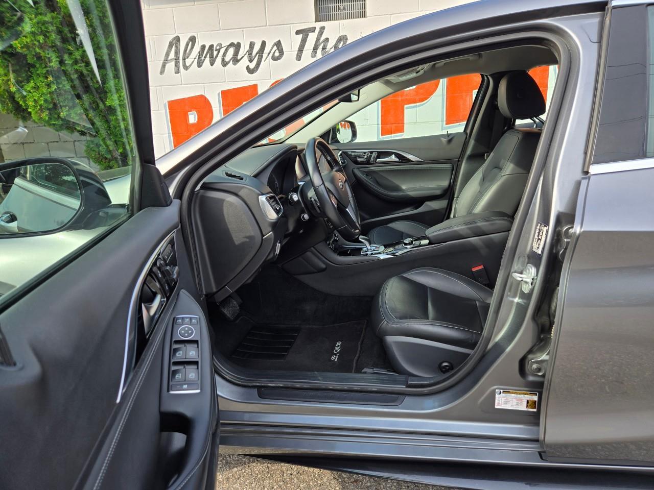 2018 Infiniti QX30 Base (DCT) 4dr Front-Wheel Drive Photo