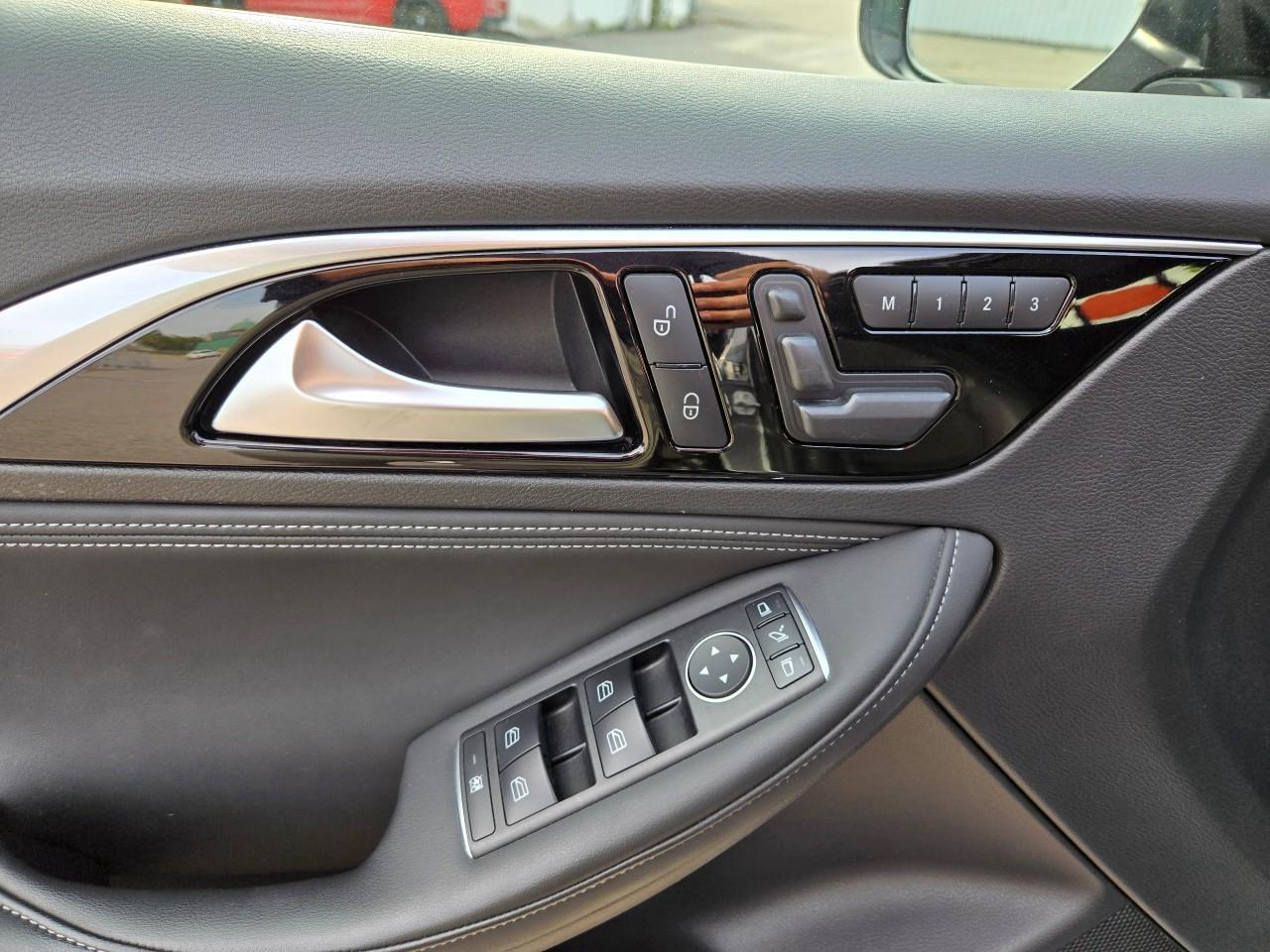 2018 Infiniti QX30 Base (DCT) 4dr Front-Wheel Drive Photo