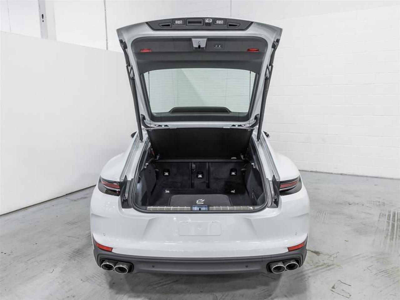 2026 Porsche Panamera  Photo