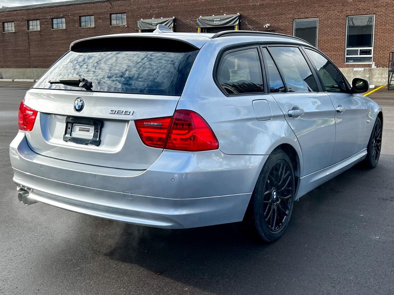 2011 BMW 3 Series Wagon / Executive Package / Navigation / AWD Photo