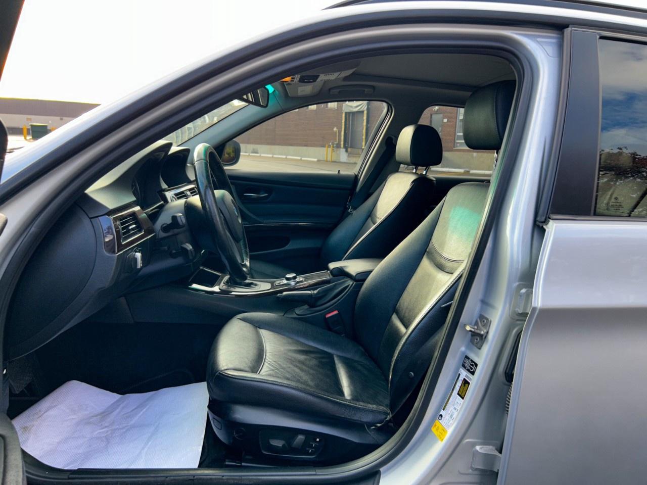 2011 BMW 3 Series Wagon / Executive Package / Navigation / AWD Photo