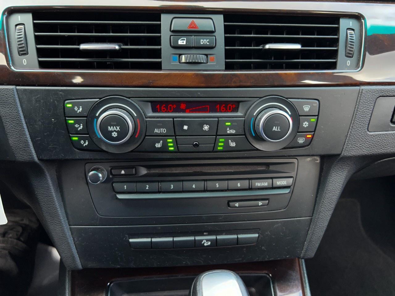 2011 BMW 3 Series Wagon / Executive Package / Navigation / AWD Photo