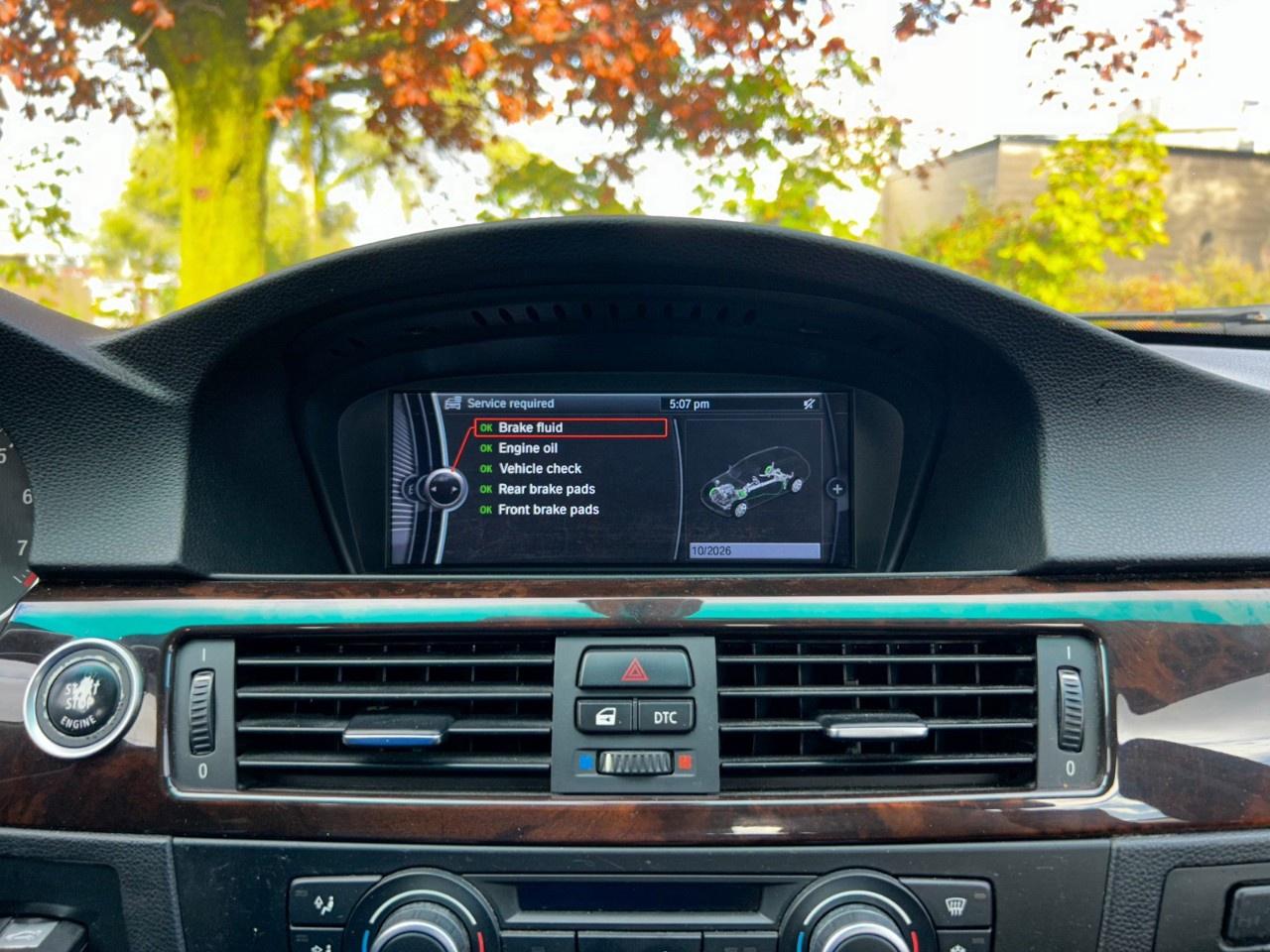 2011 BMW 3 Series Wagon / Executive Package / Navigation / AWD Photo