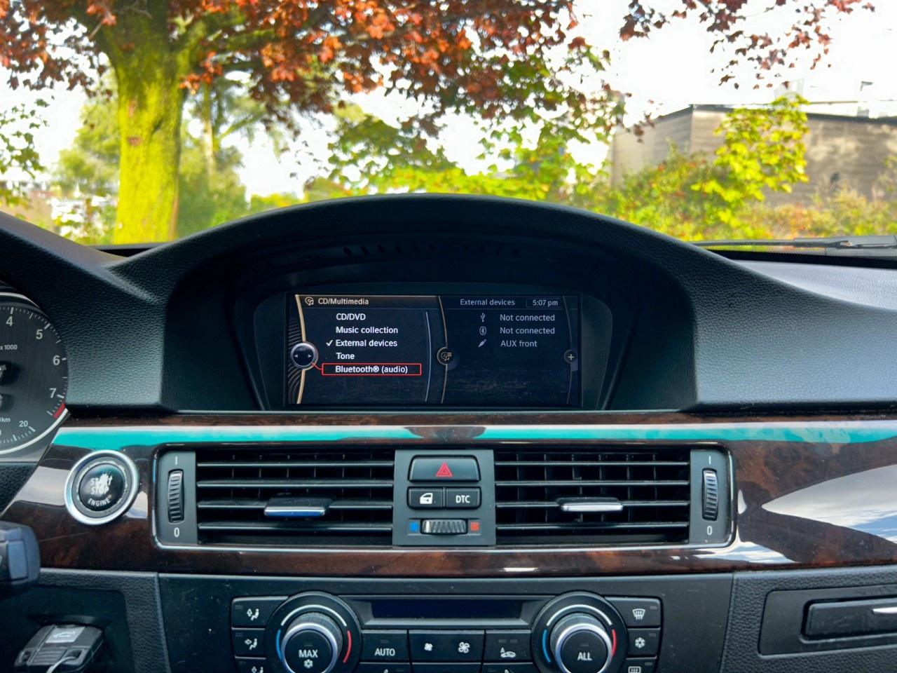 2011 BMW 3 Series Wagon / Executive Package / Navigation / AWD Photo