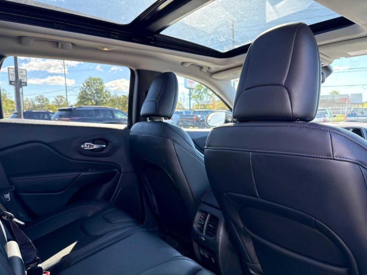 2022 Jeep Cherokee Trailhawk Photo