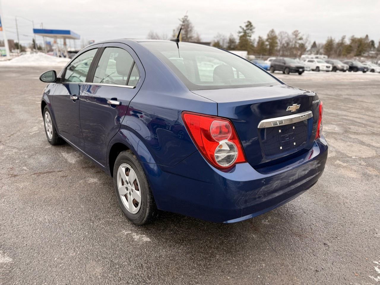 2014 Chevrolet Sonic 4dr Sdn LT Auto Photo2