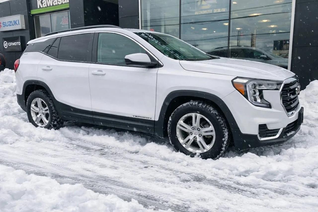 2024 GMC Terrain SLE 4dr All-Wheel Drive Photo2