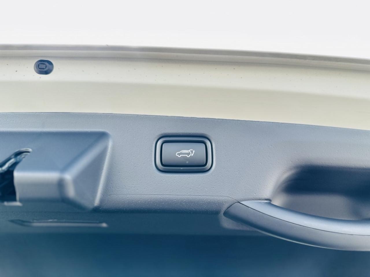 2026 Kia NIRO SX Photo3