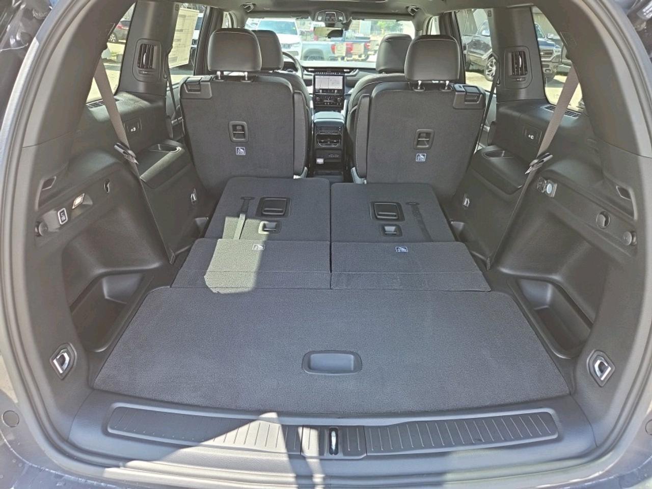 2025 Jeep Grand Cherokee L Limited 4dr 4x4 Photo