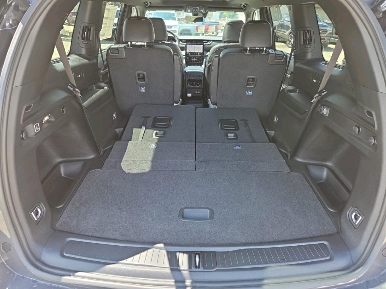 2025 Jeep Grand Cherokee L Limited 4dr 4x4 Photo4