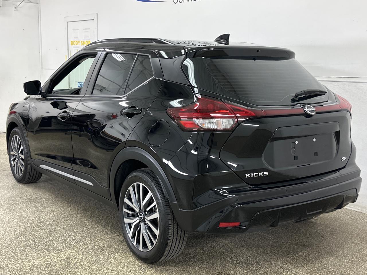 2023 Nissan Kicks SR 4dr Front-Wheel Drive Photo4
