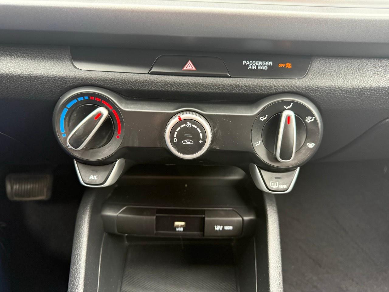 2021 Kia Rio 5-door  Photo3