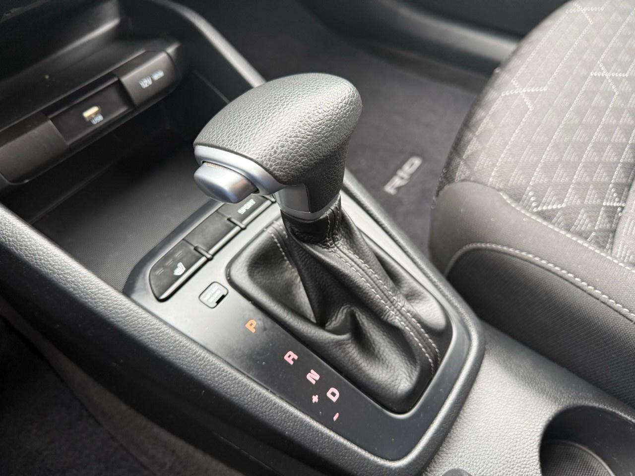 2021 Kia Rio 5-door  Photo4