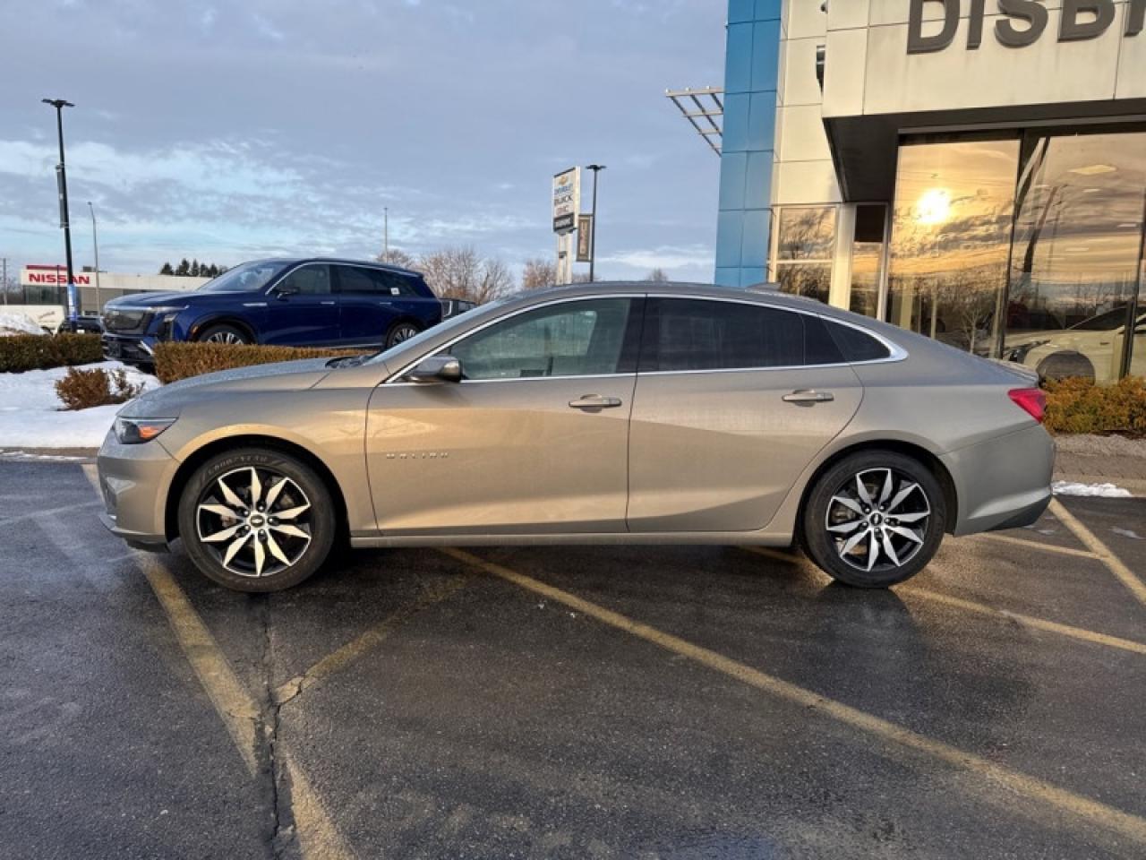 2017 Chevrolet Malibu LT Photo3