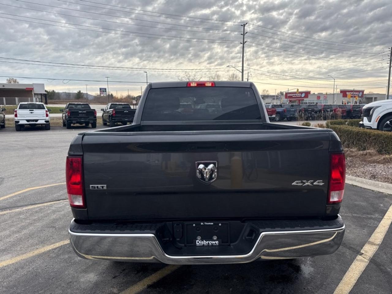 2023 RAM 1500 Classic SLT Photo4