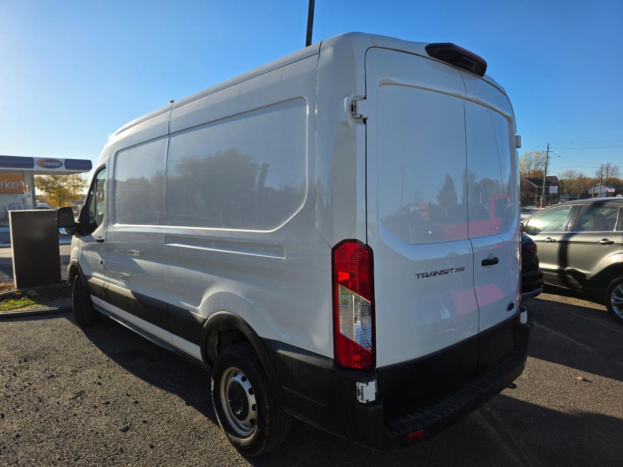 2023 Ford Transit-250 Cargo Base Rear-Wheel Drive Medium Roof Van 130 in. WB Photo