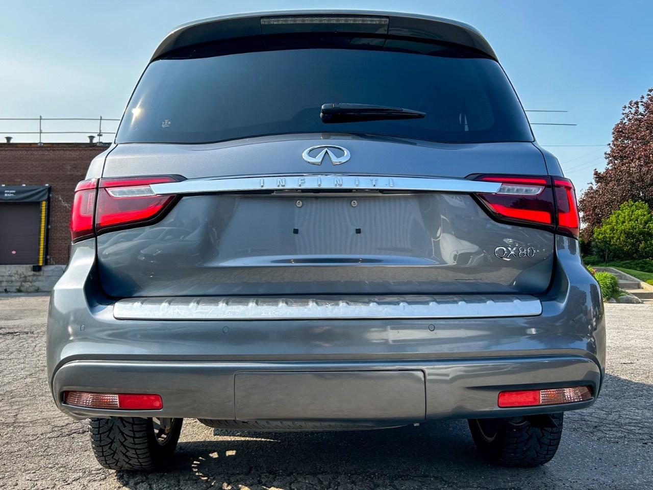 2018 Infiniti QX80 8 passenger / Rear TVs / No accident / 1 owner Photo