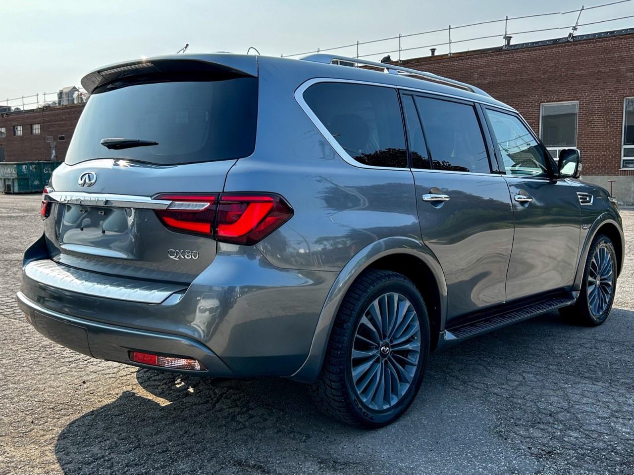 2018 Infiniti QX80 8-Passenger Photo