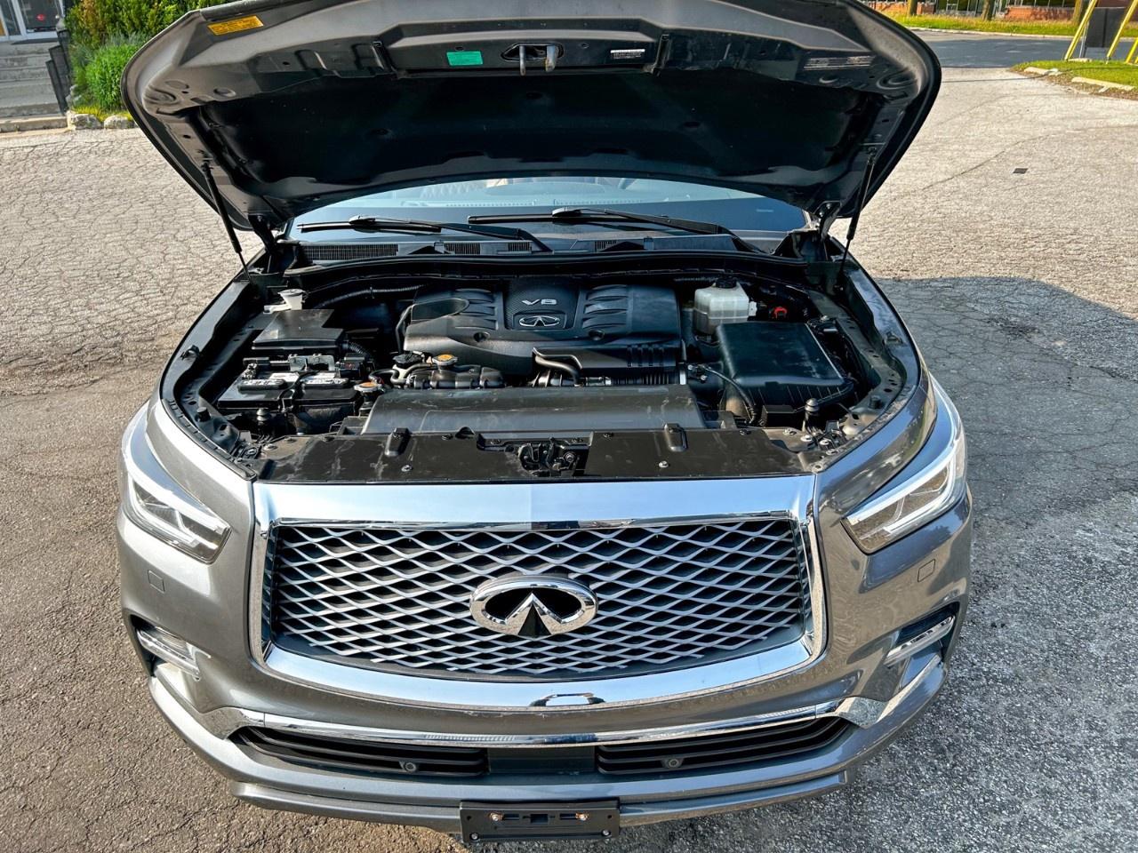 2018 Infiniti QX80 8 passenger / Rear TVs / No accident / 1 owner Photo